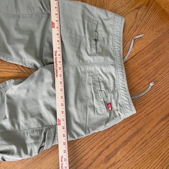 The North Face Khaki Bermuda Women Sz 6 barely used - Picture 6 of 7